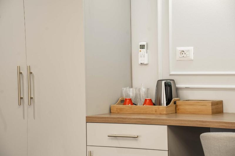 Deluxe Double Room with Bath image 3