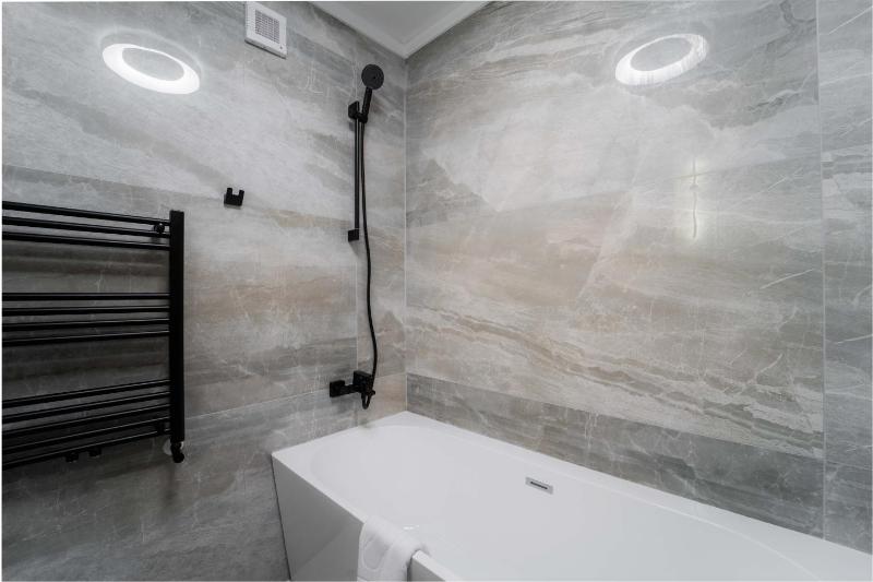 Deluxe Double Room with Bath image 4