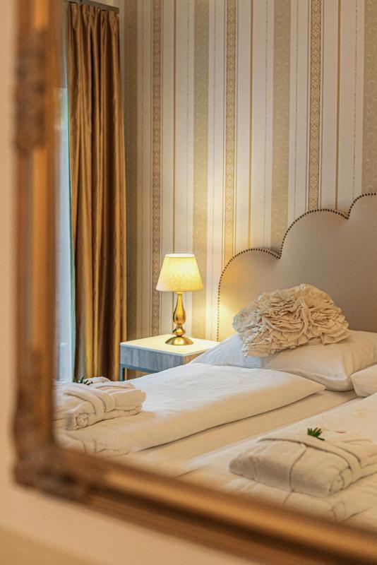 Superior Double Room with Bath image 1