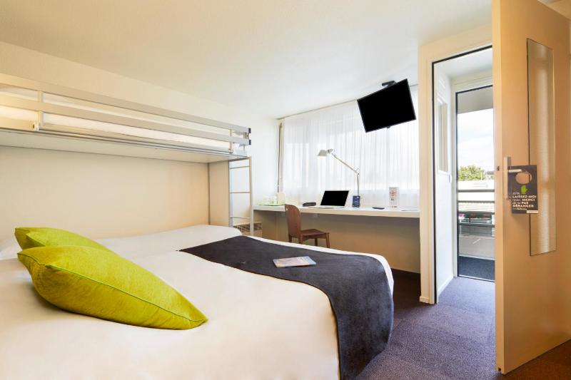 Superior Quadruple Room - 1 Double Bed & Bunk Beds image 4