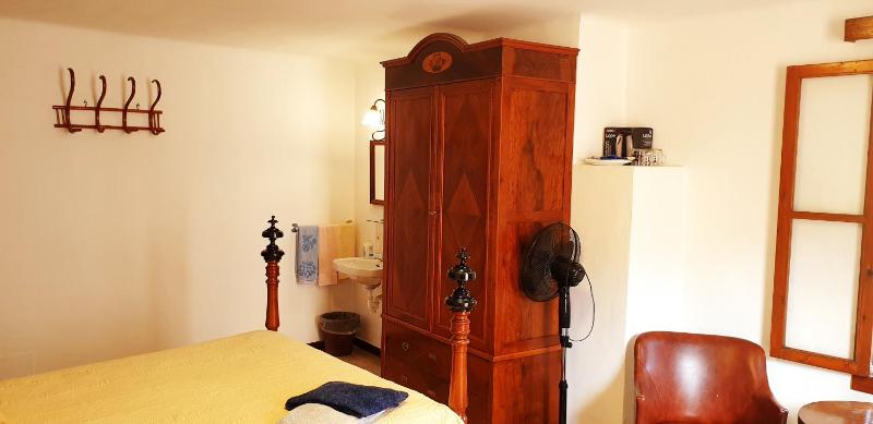 Triple Room with Shared Bathroom image 2