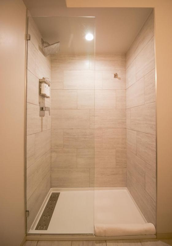 Standard Queen Room image 4