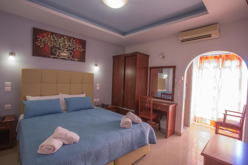 Two-Bedroom Suite with Sofa Bed image 4