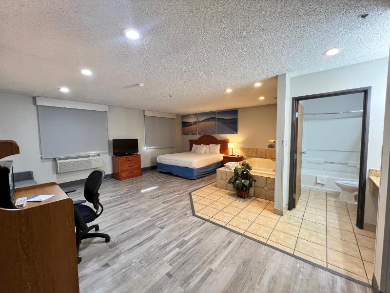 King Studio, Suite, Non-Smoking image 3