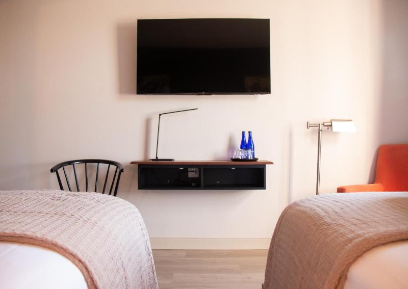 Standard Queen Room image 2