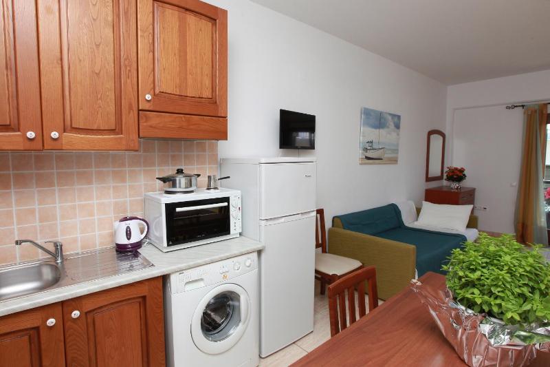 Kallisti Apartments - image 24