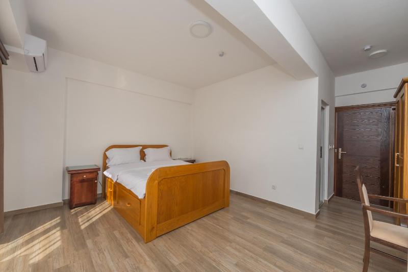 Standard Double Room image 3