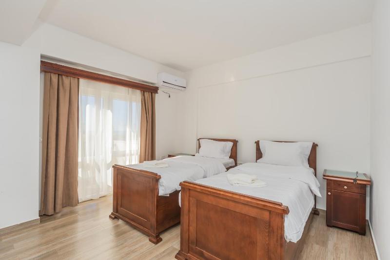 Double or Twin Room with Balcony image 4