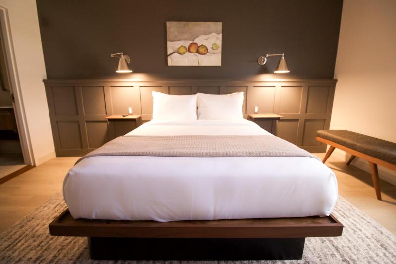 Standard Queen Room image 1