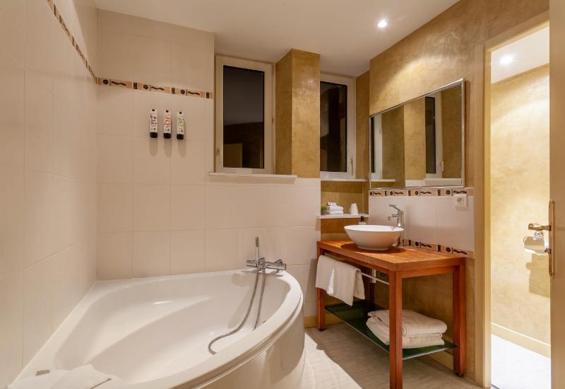 Executive Double Room image 4