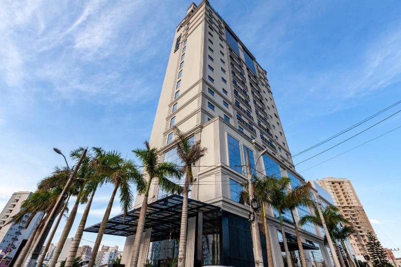 Tri Hotel Premium Itapema - image 1