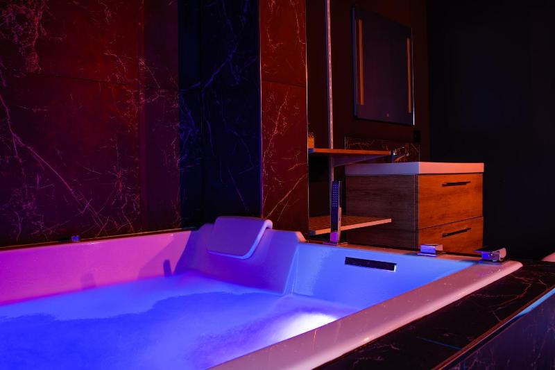 Le Refuge des Amoureux - Appartement avec Jacuzzi et Sauna Images