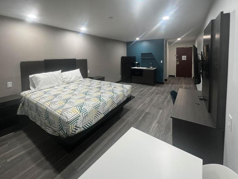 King Room - Disability Access - Non-Smoking image 4