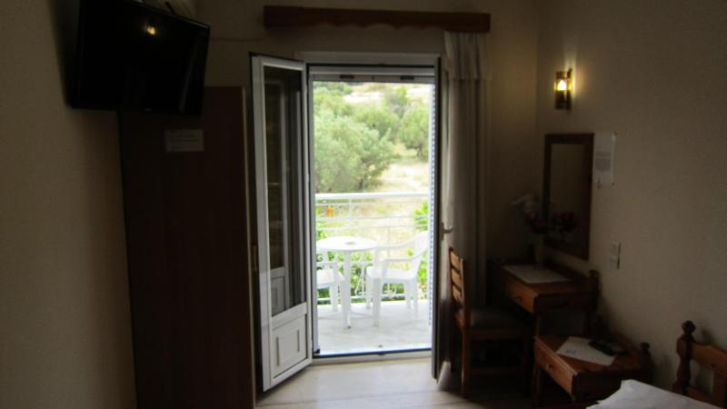 Double Room with Mountain View image 3