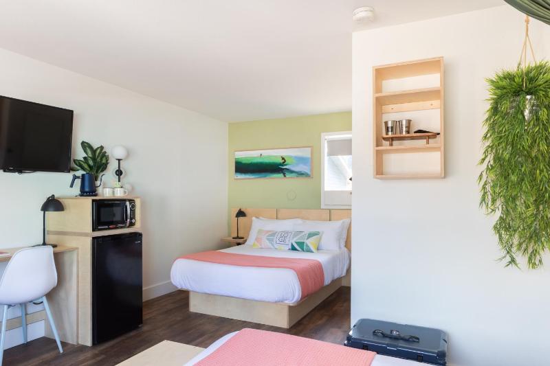 Double Room with Two Double Beds image 3