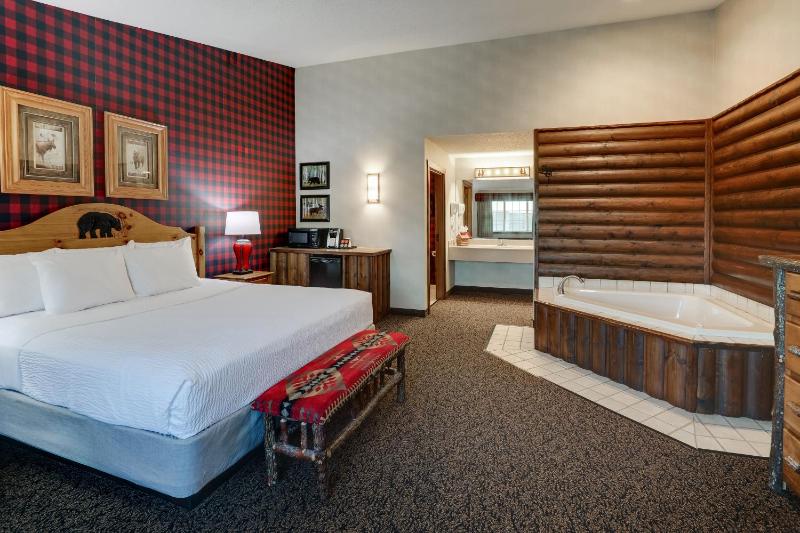 Suite with Hot Tub image 1