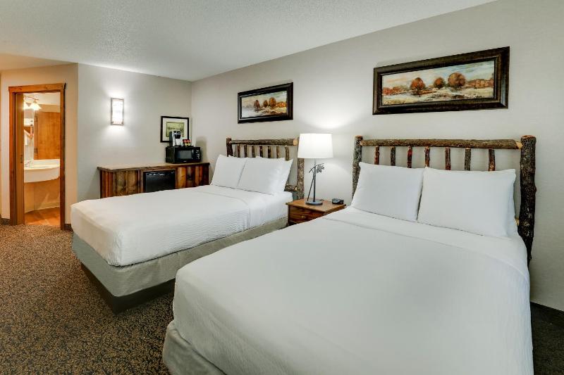 Deluxe Double Room with Two Double Beds image 2