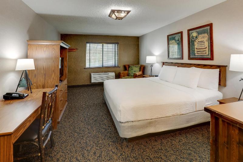 Deluxe King Room image 3