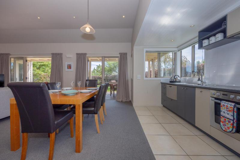 Meadowstone Villa | Cosy with Gas Fireplace & BBQ - image 48