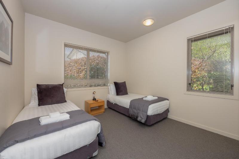 Meadowstone Villa | Cosy with Gas Fireplace & BBQ - image 45