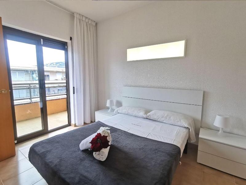 Apartamento en el Centro de Platja d'Aro con Piscina Terraza y Cerca de la Playa - ES-209-45 - image 3