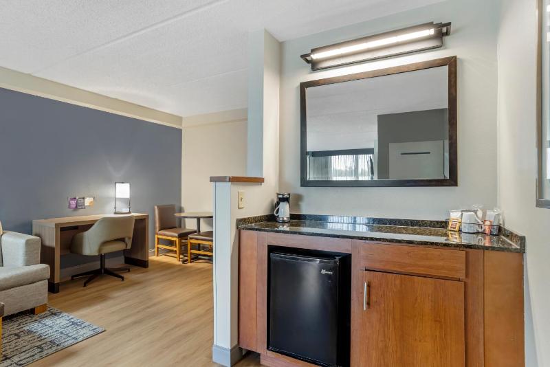 Double Room with Two Double Beds and Sofa bed - High Floor image 3
