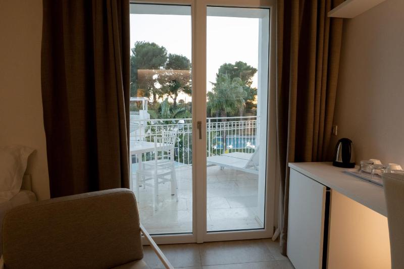 Deluxe Triple Room image 4
