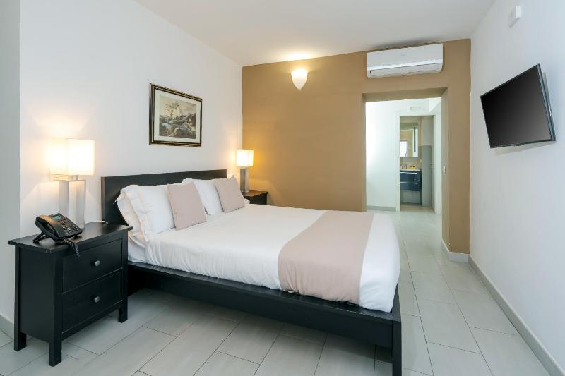 One-Bedroom Apartment image 4