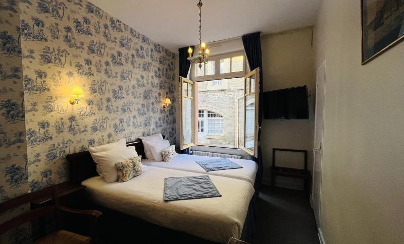 Double or Twin Room with Street View image 1