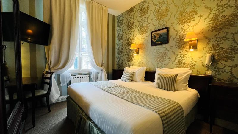 Double or Twin Room with Street View image 4