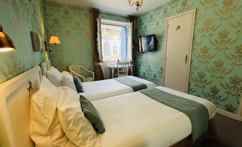 Double or Twin Room with Street View image 3