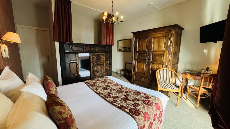 Quadruple Room with Sea View image 3