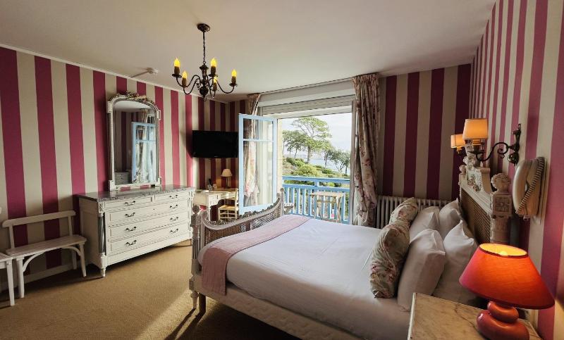Quadruple Room with Sea View image 4