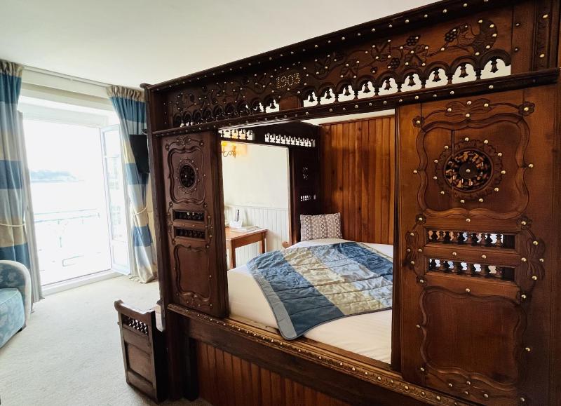 Double or Twin Room with Sea View image 1