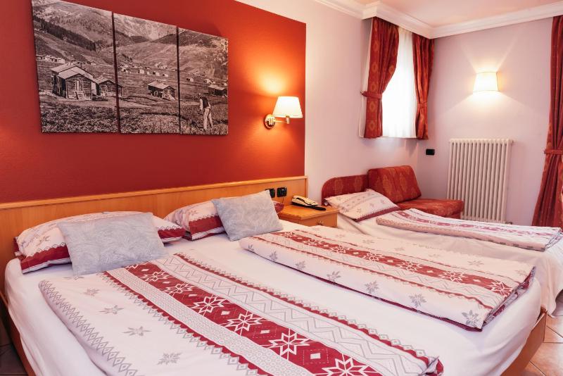 Triple Room with Balcony image 1