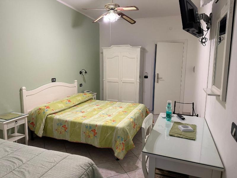 Triple Room image 4