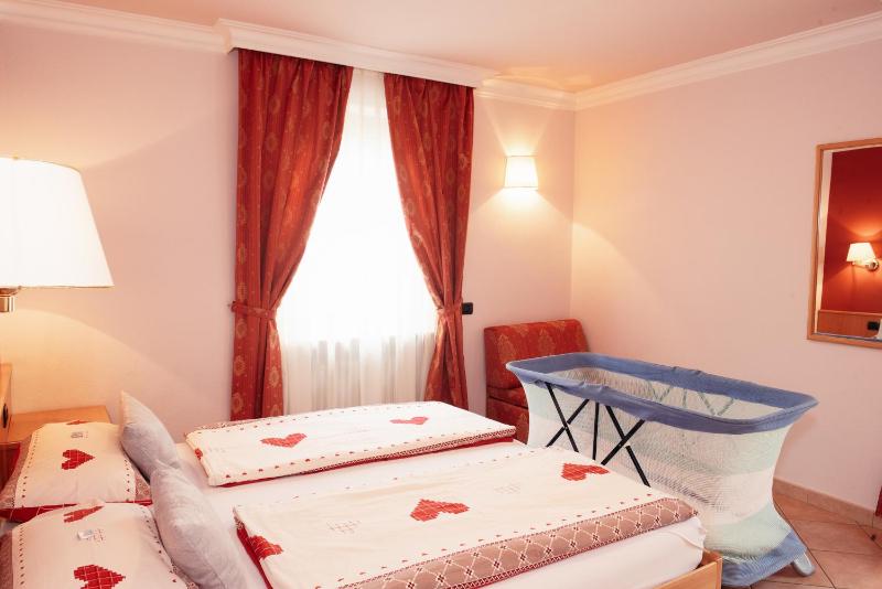 Triple Room with Balcony image 4