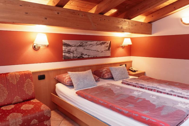 Standard Triple Room image 3