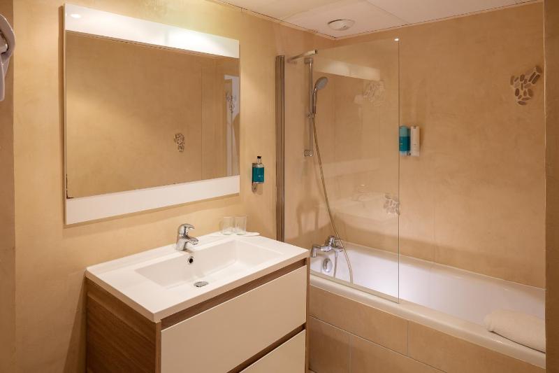 Standard Triple Room image 1