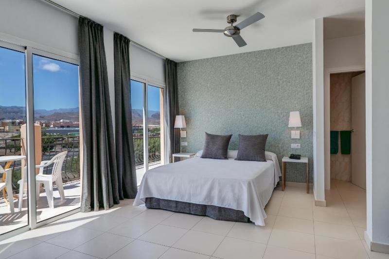 Twin Room image 1