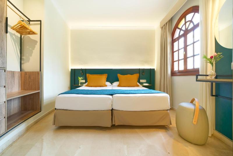 Senior Suite (4 Adults) image 1