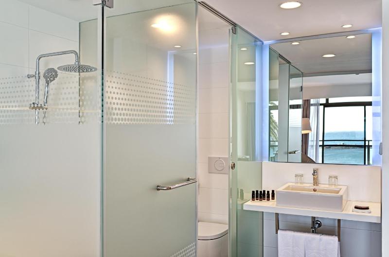 Premium Double Room with Sea View image 4