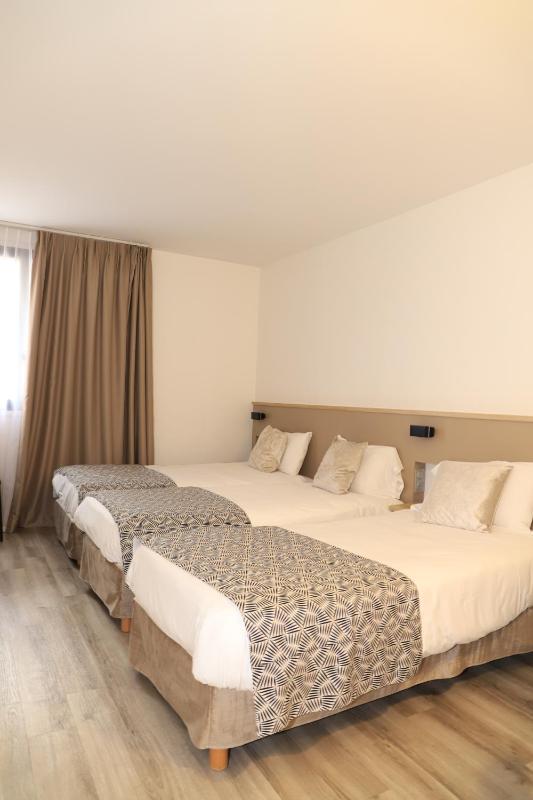 Studio (3 Adults) image 4