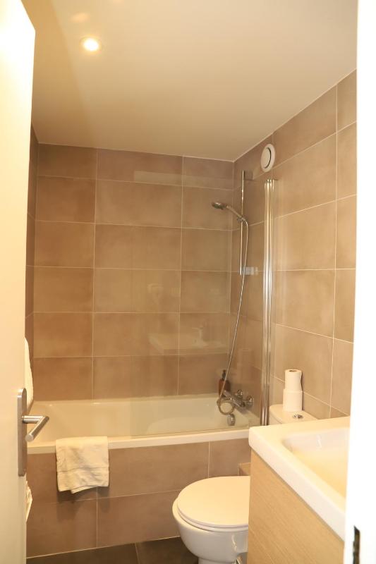 Studio Twin (2 Adults) image 3