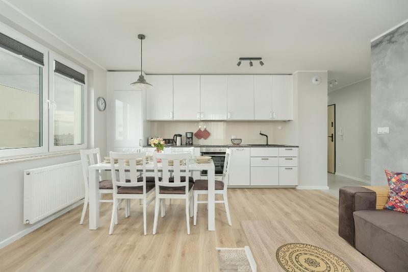 Apartment with 2 Bedrooms and FREE GARAGE Poznań by Noclegi Renters - image 3