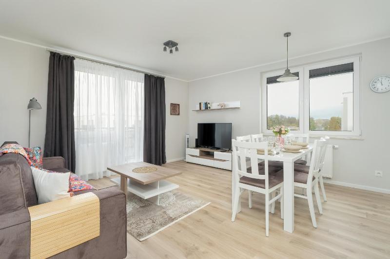 Apartment with 2 Bedrooms and FREE GARAGE Poznań by Noclegi Renters - image 1