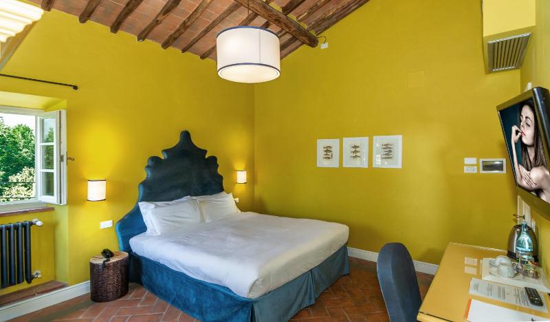 Deluxe Double Room image 3