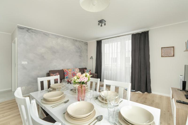 Apartment with 2 Bedrooms and FREE GARAGE Poznań by Noclegi Renters - image 15