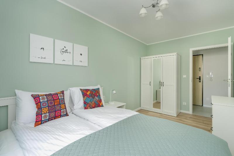 Apartment with 2 Bedrooms and FREE GARAGE Poznań by Noclegi Renters - image 17
