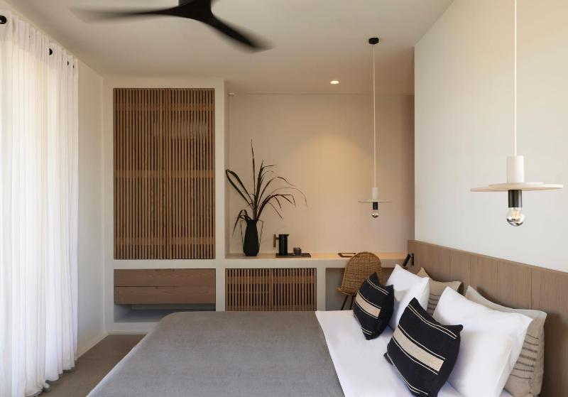 Double Room with Pool View image 1